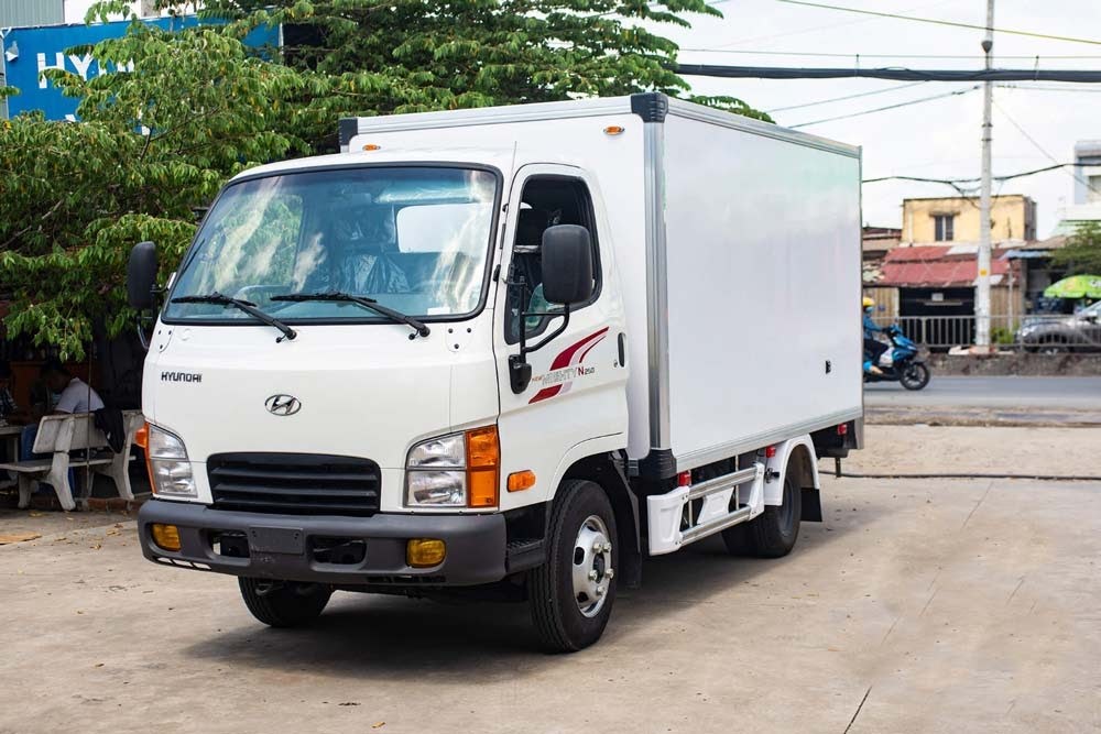 xe tải vận chuyển hàng hóa