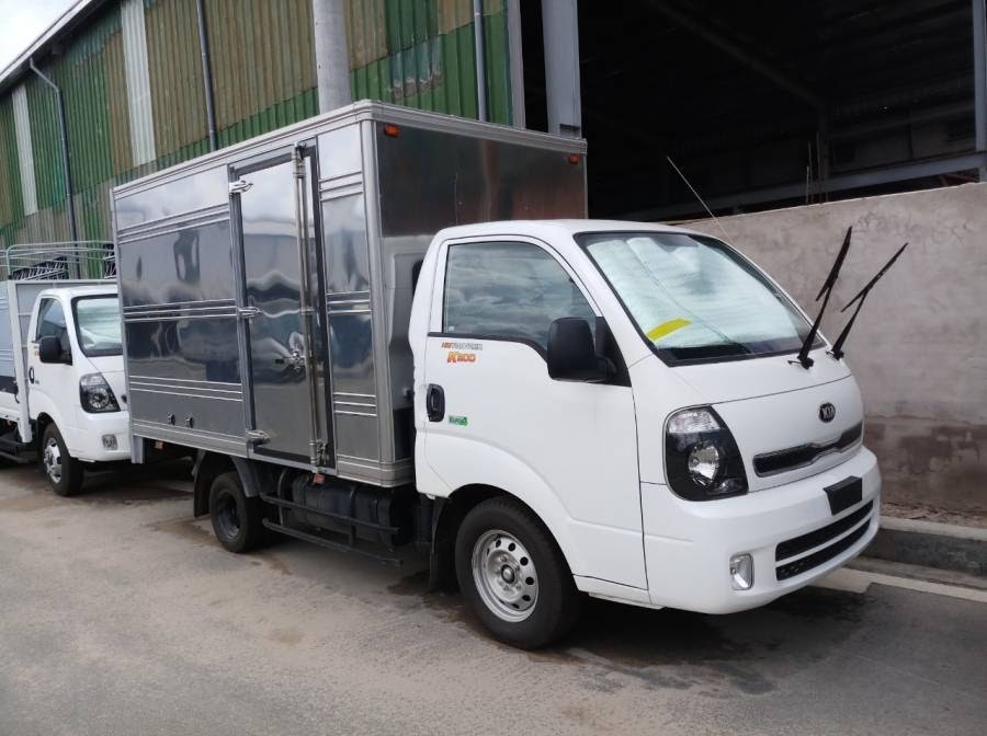 xe tải vận chuyển hàng hóa