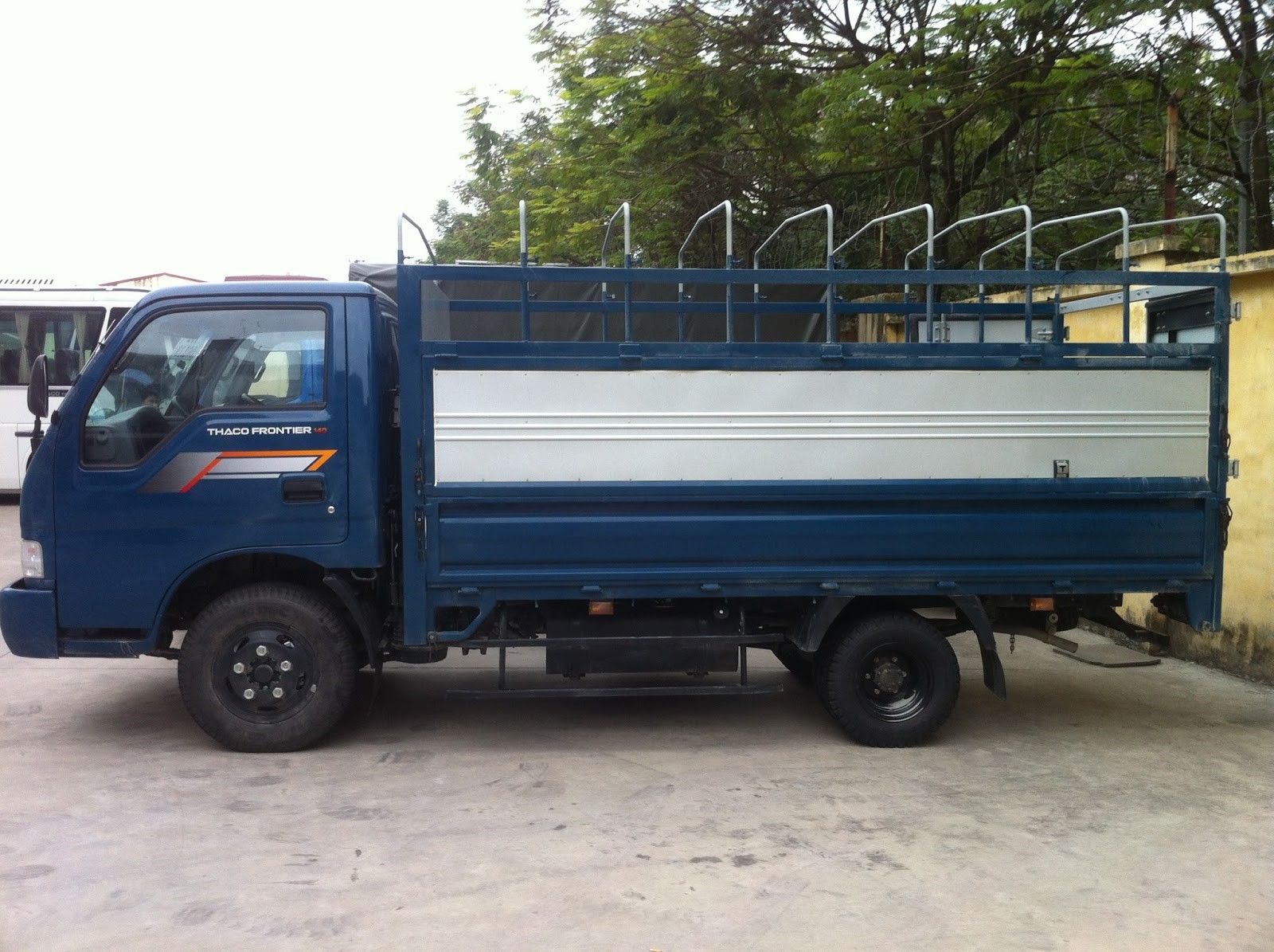 vận chuyển hàng hóa bằng đường bộ